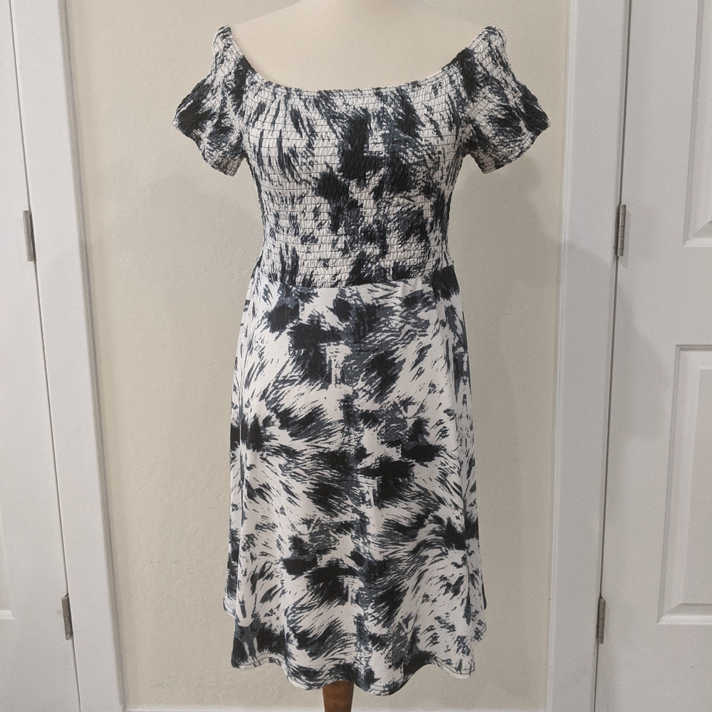 Beautiful Neesha dress size medium